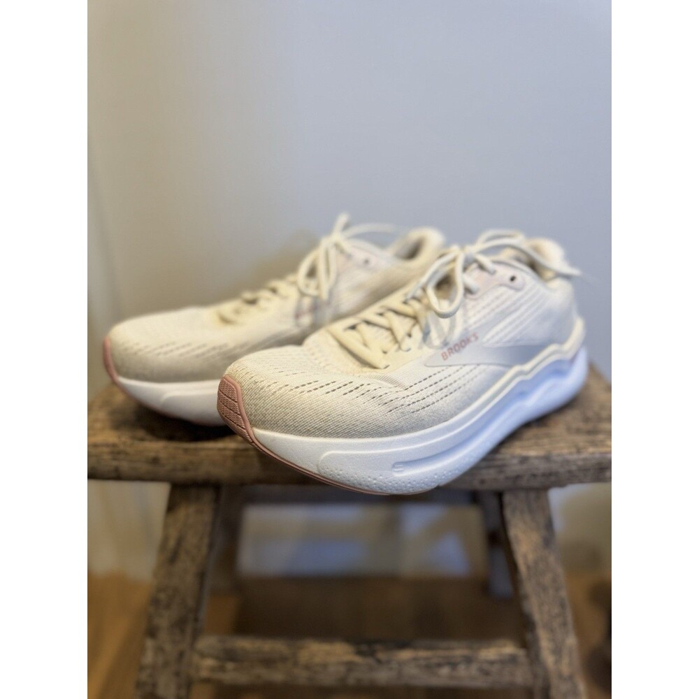 Size 9  Brooks Ghost Max 2 Wide Coconut Milk Zephyr W Running Near Mint